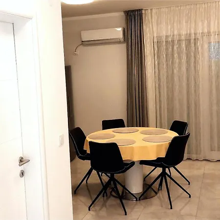 Pajo Apartment *