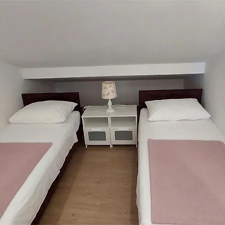 Apartment Pajo *